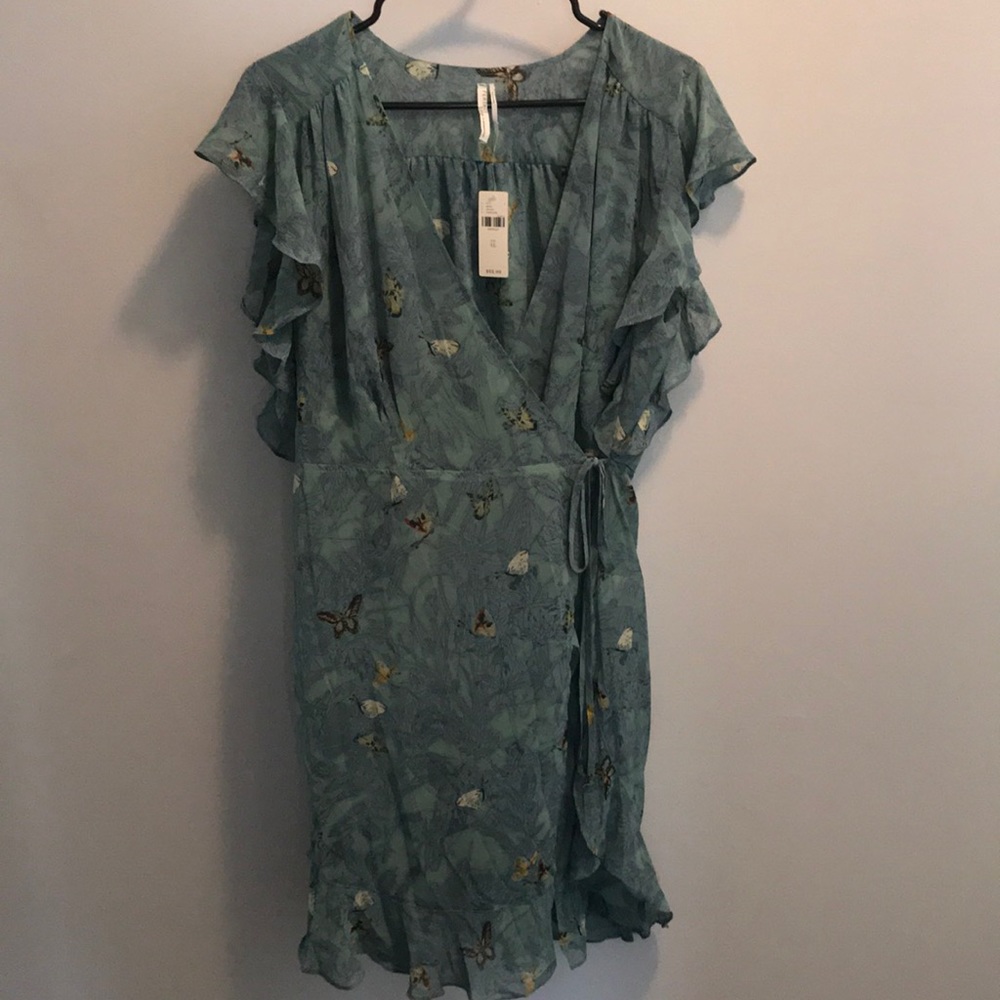 Anthro Feather Bone XL Sleeve Tunic